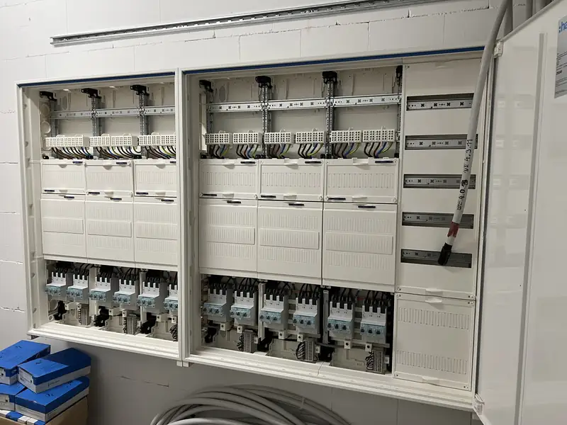 Elektromerové rozvádzače bytového domu